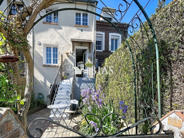 Maison mitoyenne calme à Maromme avec véranda et cave