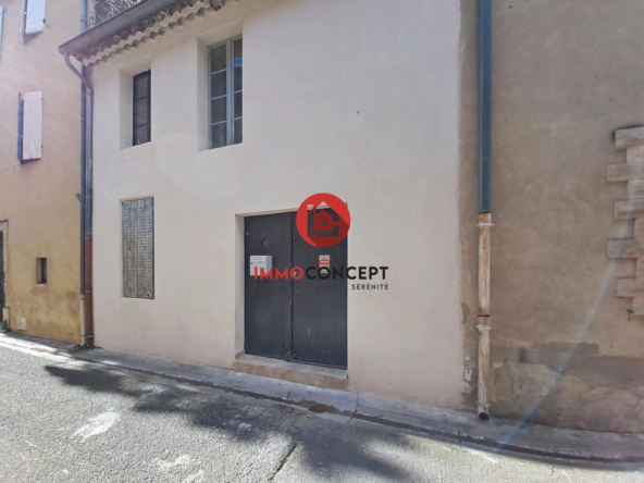 Maison de ville à Roquemaure avec deux appartements et garage
