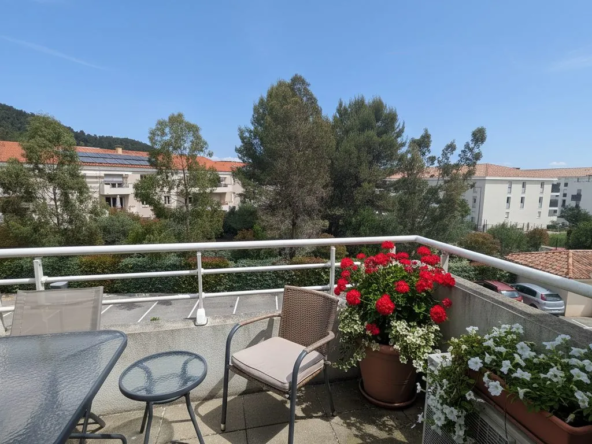 A vendre T2 38m² avec terrasse et parking au Le Luc - Résidence sécurisée
