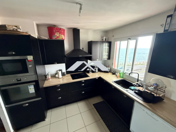 Appartement T2/3 rénové avec vue mer à La Possession