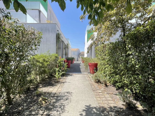 Appartement 2 pièces à Bègles Mairie avec terrasse et parking