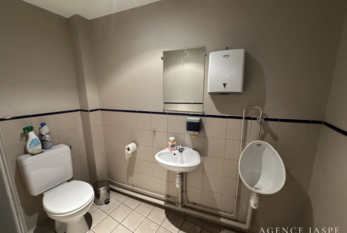 Local professionnel de 128 m² au centre de Saint-Étienne avec ascenseur 