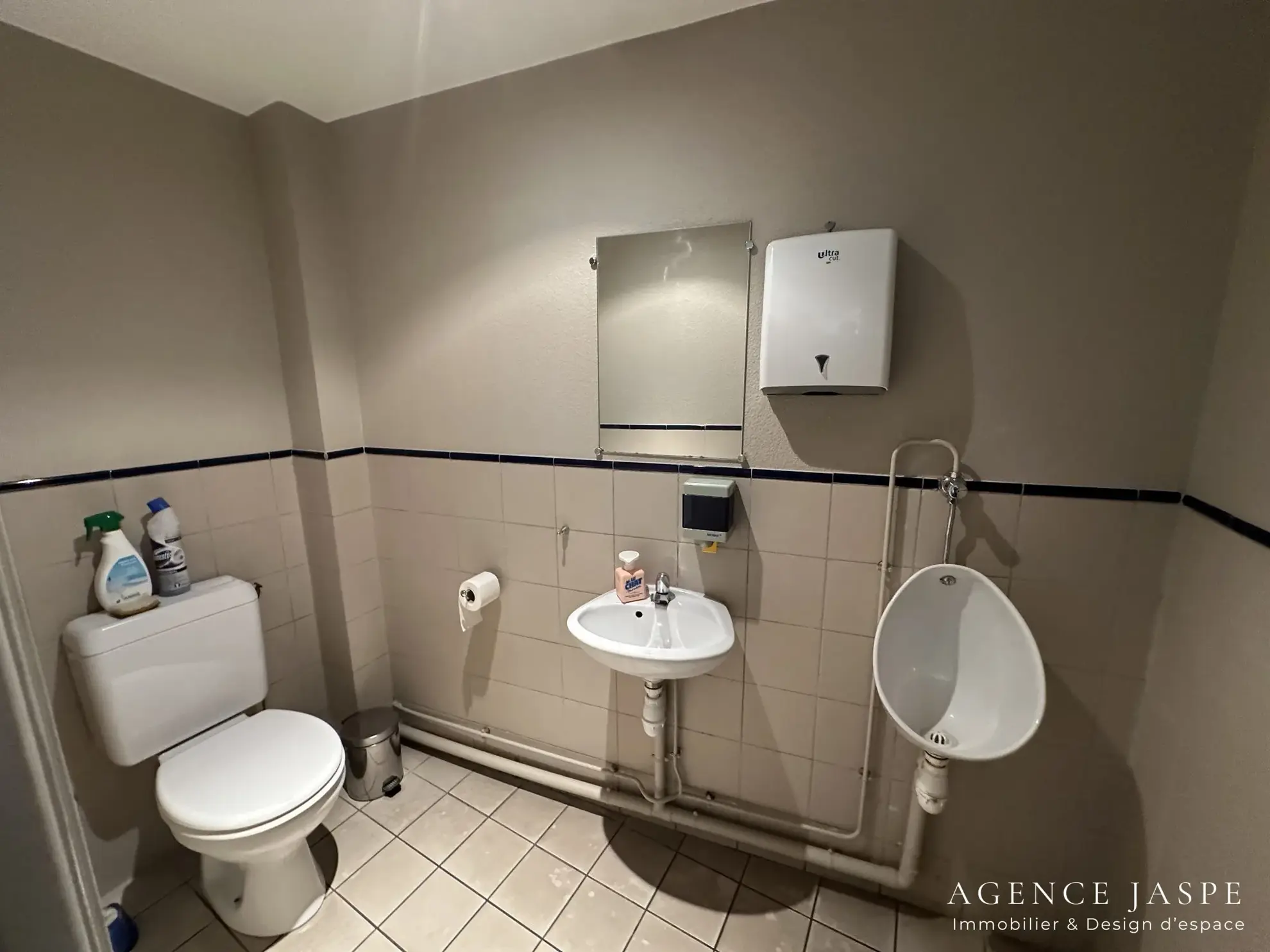 Local professionnel de 128 m² au centre de Saint-Étienne avec ascenseur 