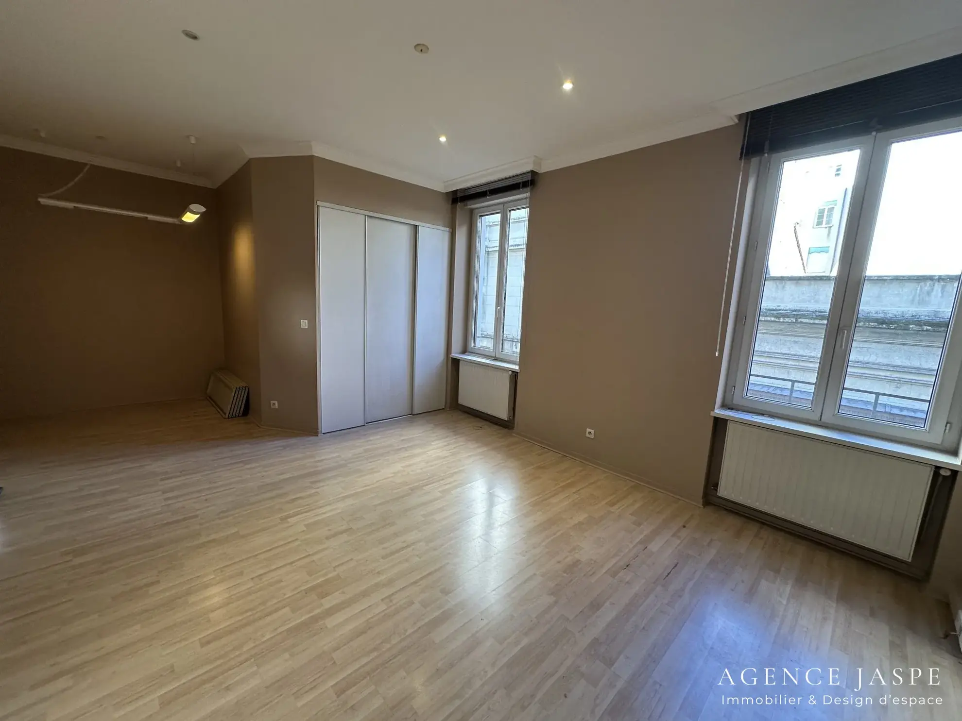 Local professionnel de 128 m² au centre de Saint-Étienne avec ascenseur 