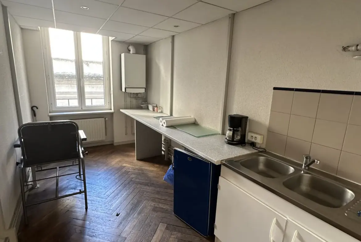 Local professionnel de 128 m² au centre de Saint-Étienne avec ascenseur 
