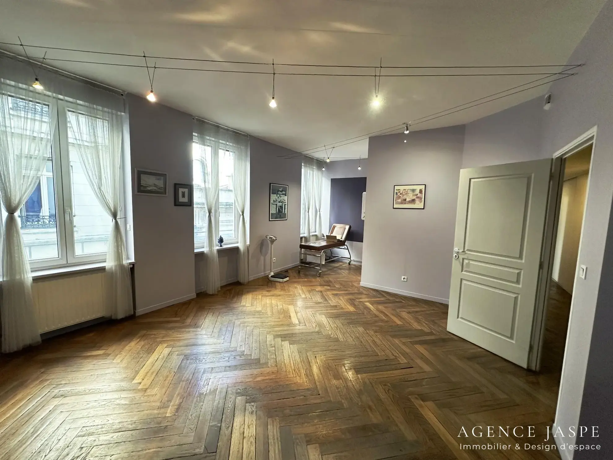 Local professionnel de 128 m² au centre de Saint-Étienne avec ascenseur 