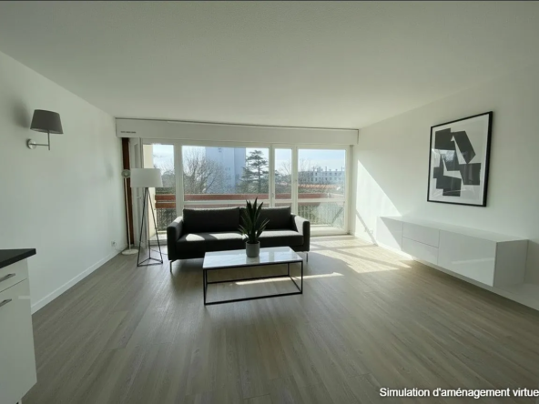 Studio lumineux à vendre à Bordeaux avec balcon, parking et cave