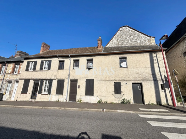 Maison de ville à Pont-de-l'Arche avec fort potentiel d'agrandissement et rénovation