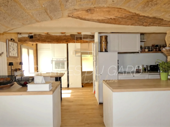 Maison de village en pierre rénovée proche d'Uzès avec terrasse