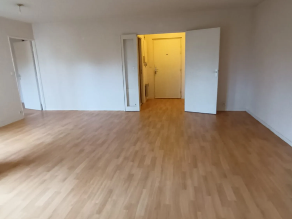À vendre à Tours : appartement 2 pièces dans résidence récente avec balcon et parking