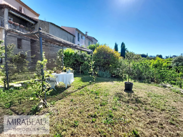 Maison de village lumineuse avec jardin à La Bastidonne proche Aix et Marseille