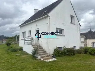 Maison à vendre à Gourin avec 4 chambres, garage et jardin - Prix attractif