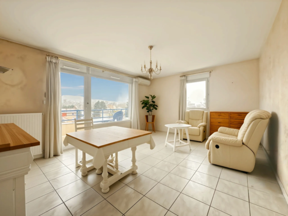 Appartement T3 avec terrasse à Neuville-sur-Saône, vue Monts d’Or, garage sécurisé