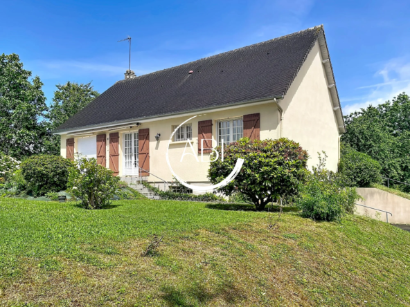 Pavillon à Saint-Maurice-du-Désert avec sous-sol, 3 chambres et grand terrain