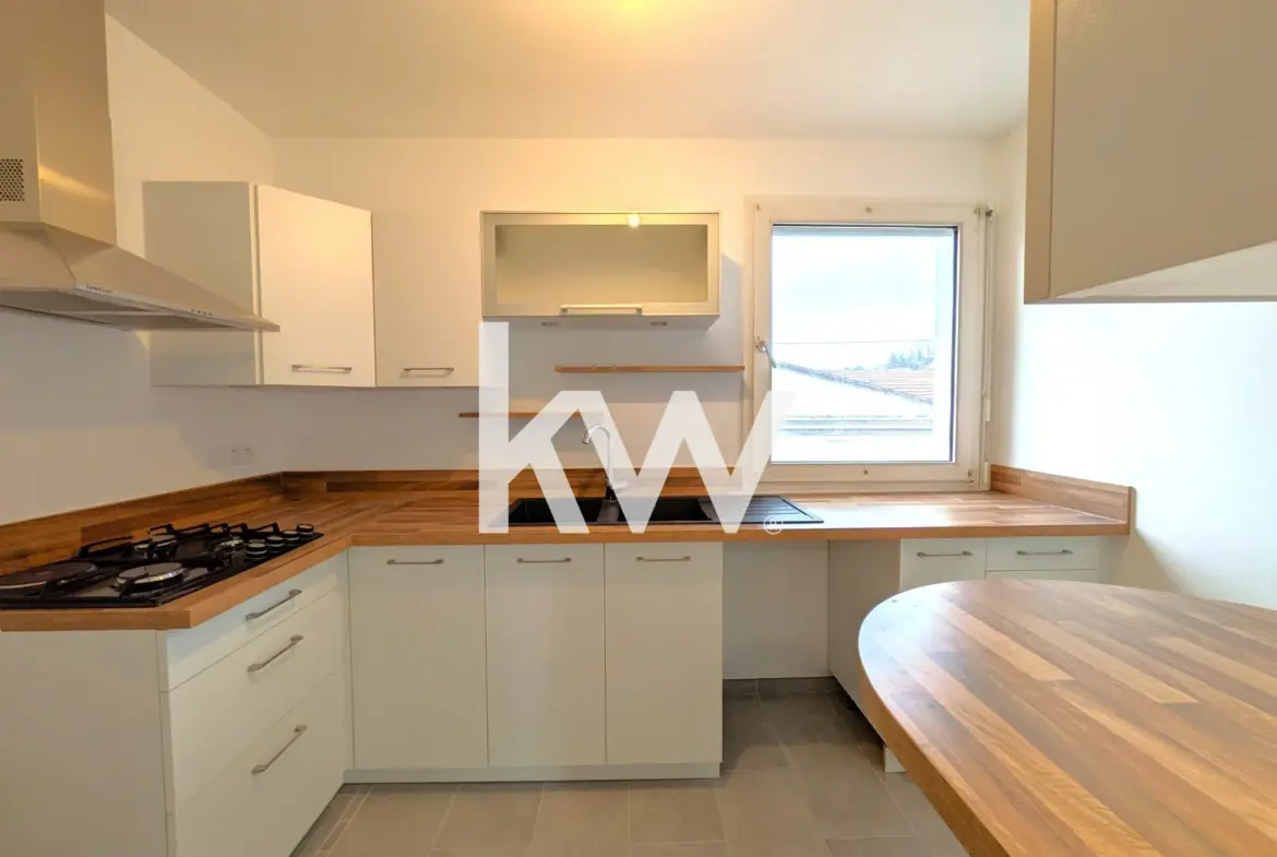Appartement T4 à vendre à Saint-Étienne Bellevue – 70 m², balcon et garage 