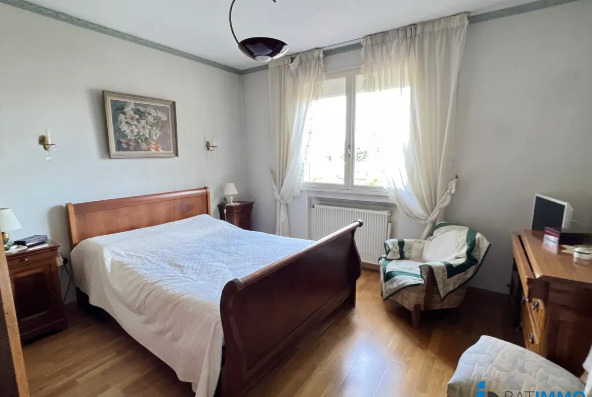 Etage - Chambre 2 Maison de 102 m² avec jardin et garage à Albi Cantepau 