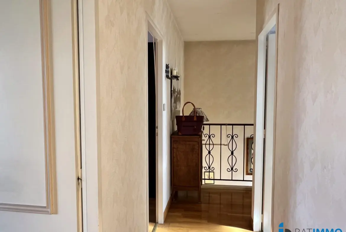 Etage - Dégagement Maison de 102 m² avec jardin et garage à Albi Cantepau 
