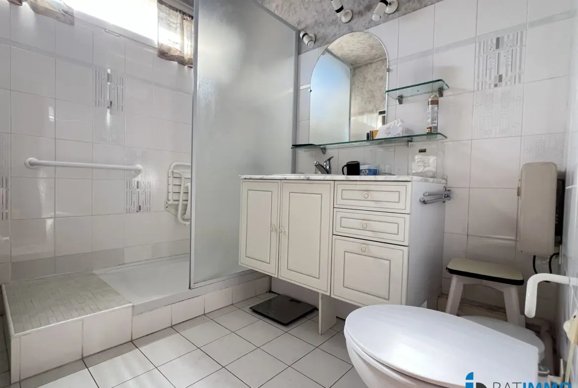 Etage - Salle d'eau / WC Maison de 102 m² avec jardin et garage à Albi Cantepau 