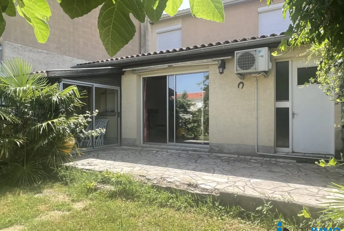Terrasse coté Nord-ouest Maison de 102 m² avec jardin et garage à Albi Cantepau 