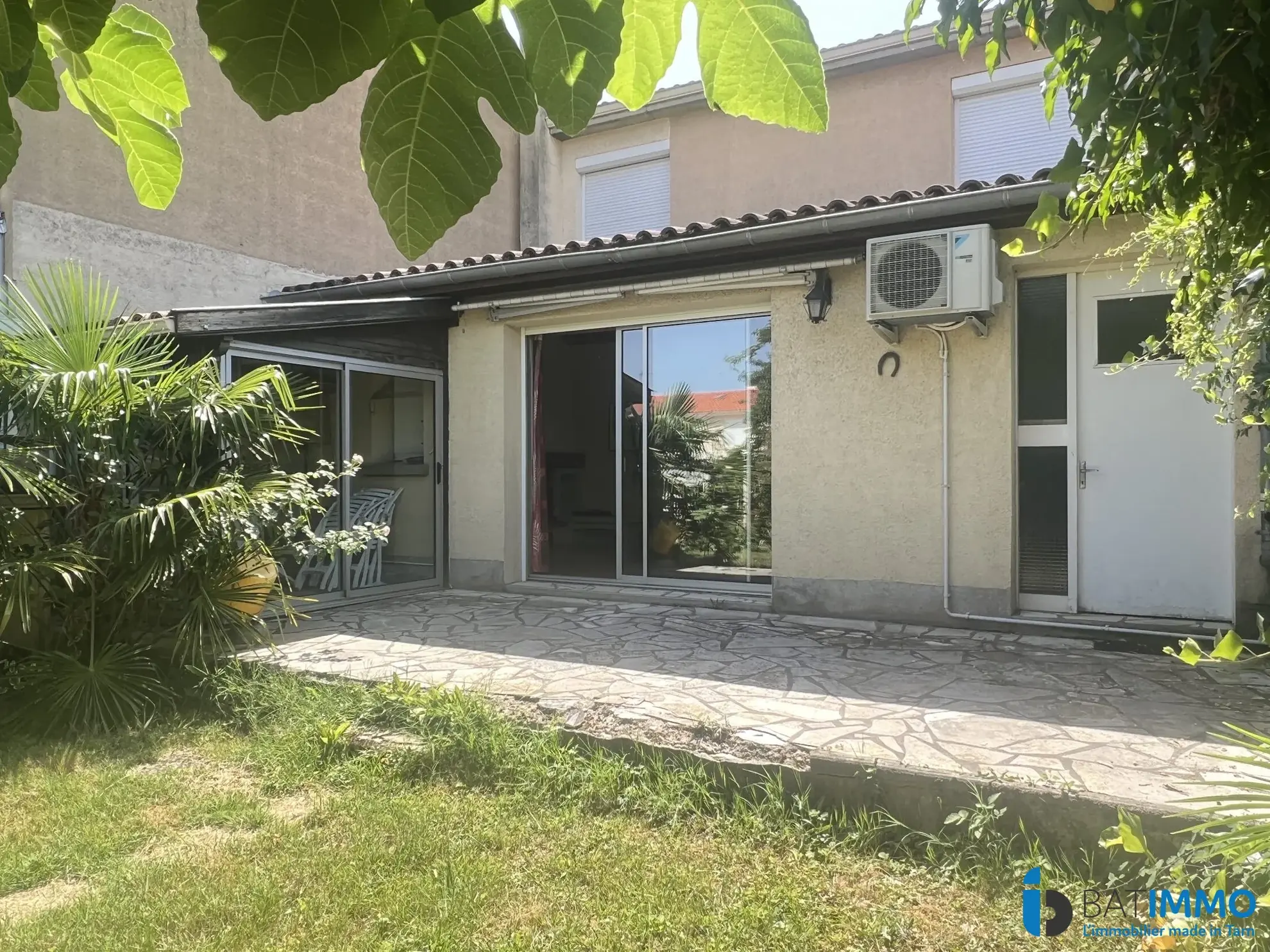 Terrasse coté Nord-ouest Maison de 102 m² avec jardin et garage à Albi Cantepau 
