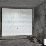 Garage souterrain sécurisé à Grenoble - Emplacement stratégique et porte neuve