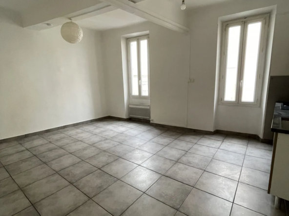Achat appartement T3 rénové au centre-ville de Roquevaire