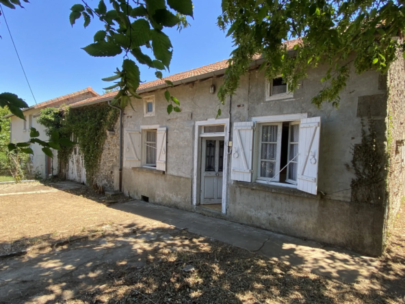 Fermette en pierre à Linards avec terrain de 2249 m² et dépendances