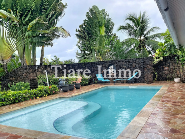Belle maison à vendre à Moorea-Maiao avec piscine, terrasse et 5 chambres