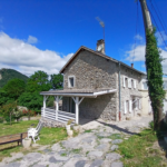 Maison en pierres rénovée à Rosières - 155 m² avec jardin et garage