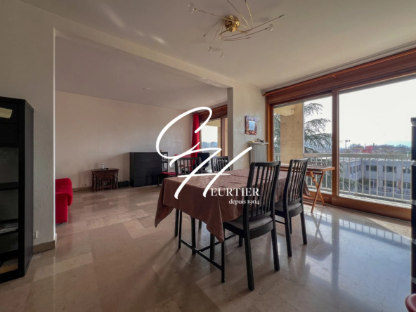 Appartement à vendre à Grenoble avec vue panoramique et balcon - 111 m²
