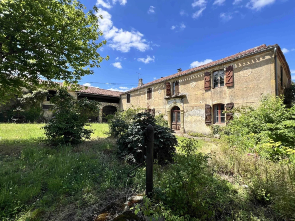 Corps de ferme en pierre à Madiran avec dépendances et potentiel de rénovation