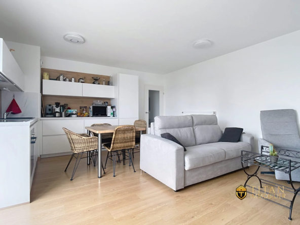 Appartement de 50.11 m² résidence de 2021 avec une chambre, un ascenseur avec une place de parking privée et sécurisée à Leffrincoucke (59495) À vendre appartement T2 lumineux à Leffrinckoucke, proche plage avec parking privé