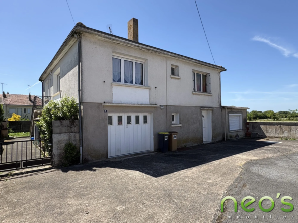 Maison à vendre à Bégrolles-en-Mauges – 95 m², jardin et cheminée, prix attractif