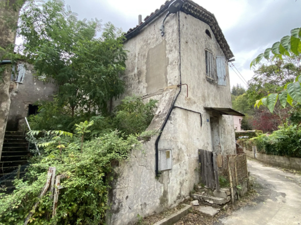 Maison à rénover à La-Grand-Combe sur terrain de 842 m²
