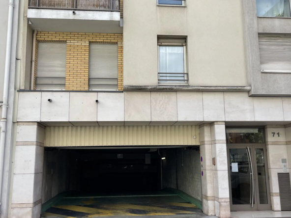 Box en sous-sol à vendre à Clichy, 20 m² idéal pour stationnement