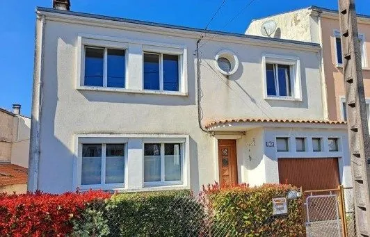 Belle maison familiale en ville à Saintes Rive Droite Gare