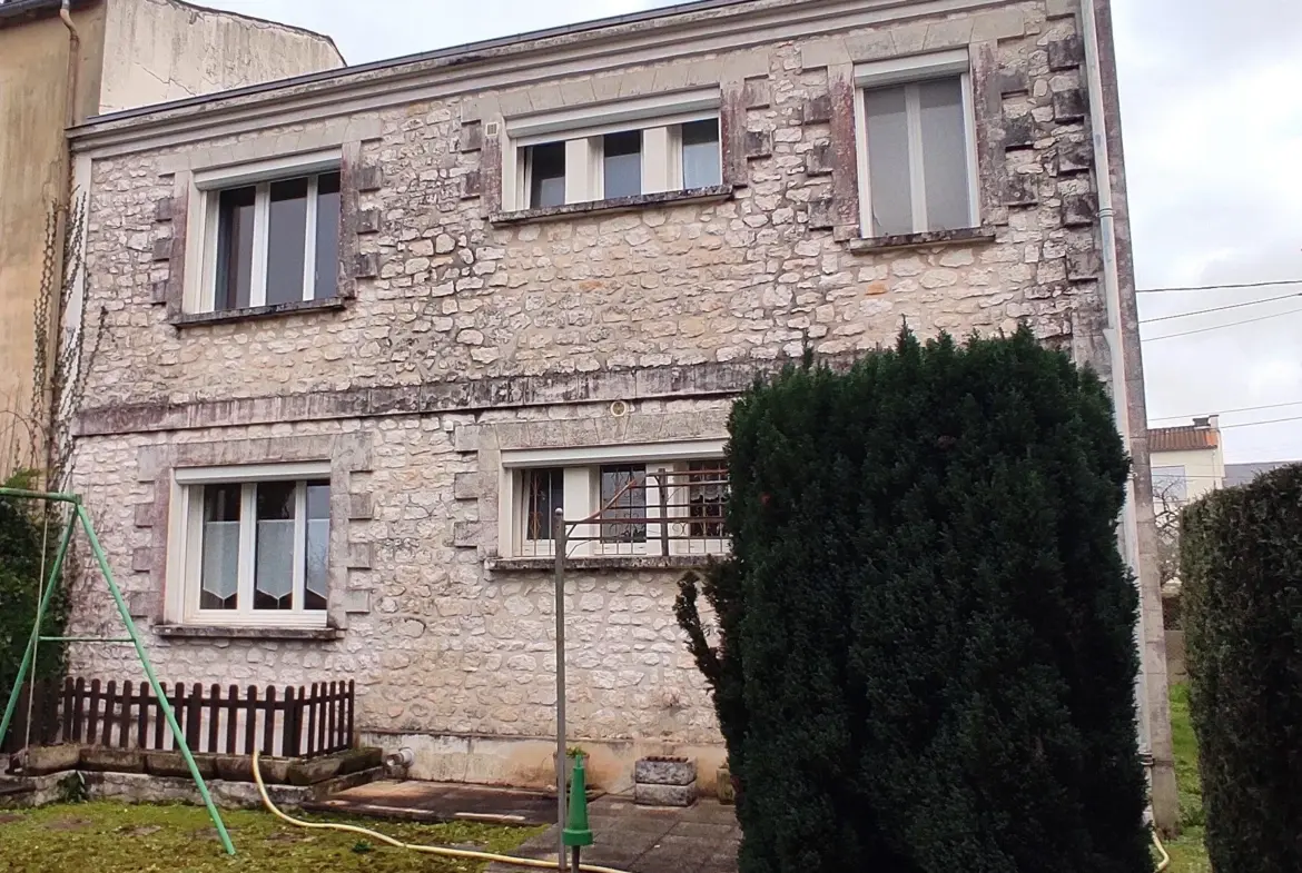 Belle maison familiale en ville à Saintes Rive Droite Gare 