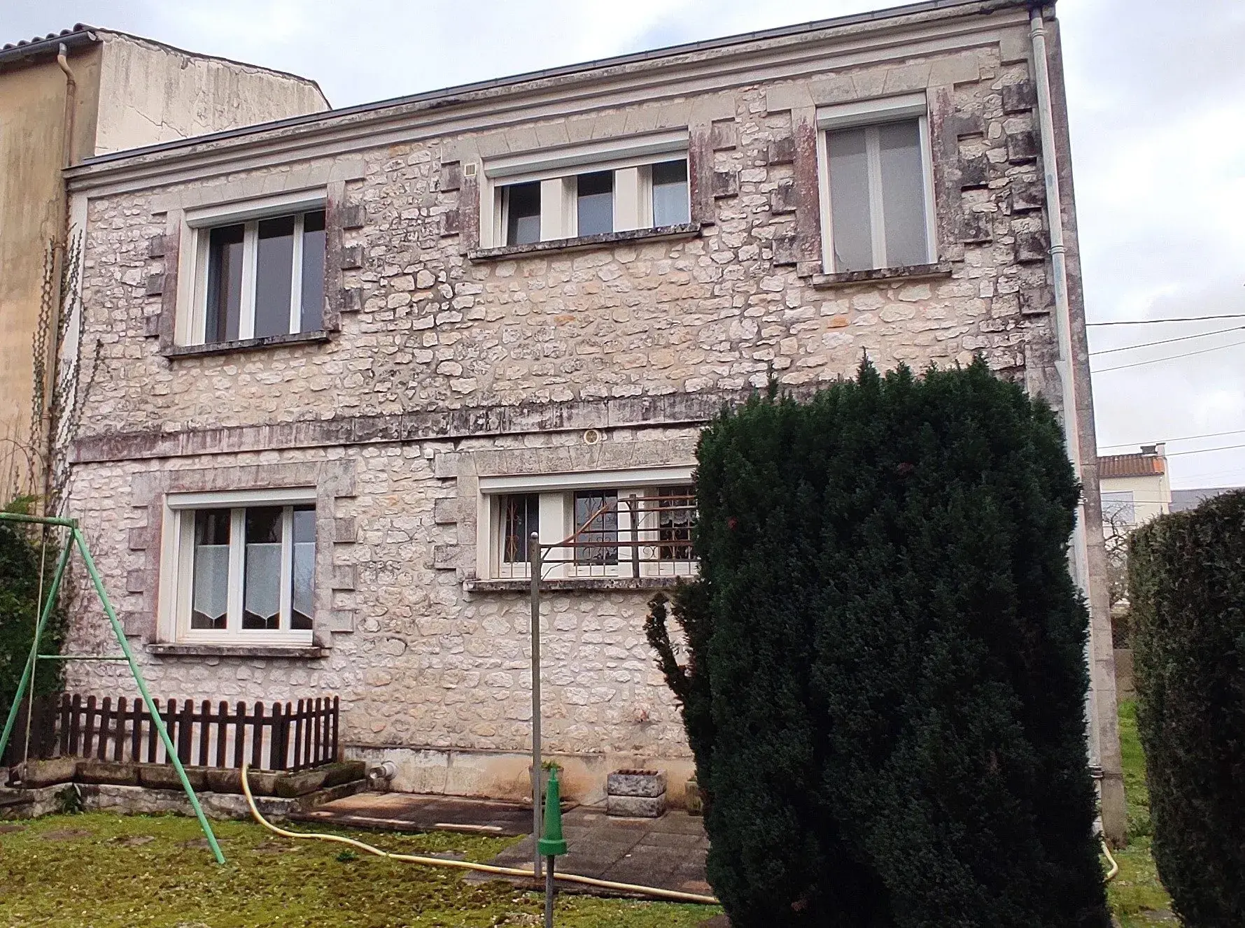 Belle maison familiale en ville à Saintes Rive Droite Gare 