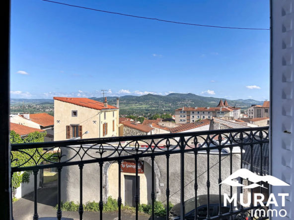 Belle maison à Cournon avec vue dégagée et potentiel d'aménagement