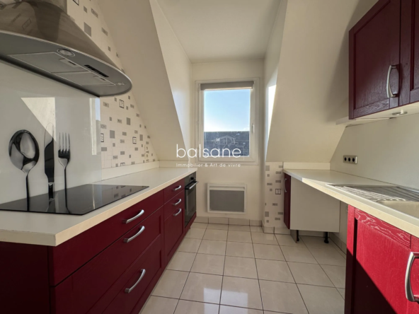 Bel appartement T2 à vendre à Rouen, dernier étage avec ascenseur, cave et parking sécurisé