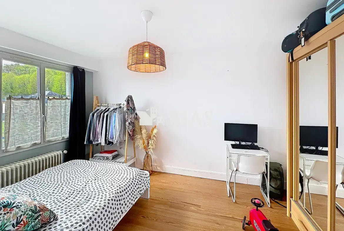 Maison à vendre à Serquigny avec jardin, terrasse et 5 chambres 