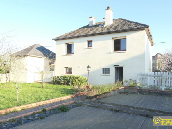Maison à vendre à Saint-Hilaire-du-Harcouët avec jardin et garage - 695 m²