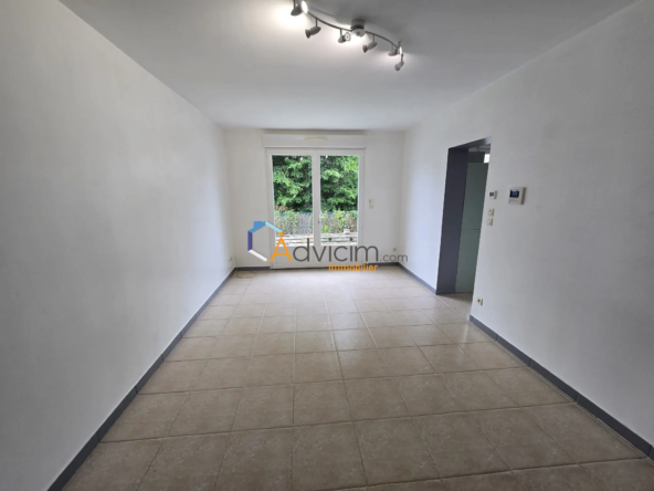 À vendre maison jumelée à Saint-Jean-de-la-Ruelle avec jardin et garage