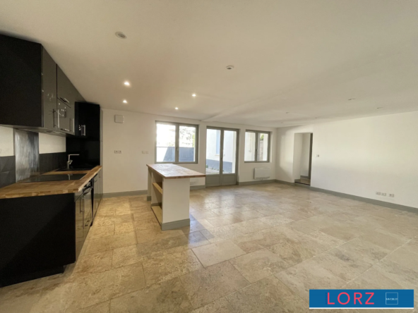 Appartement T3 à Bourges près de la place des Marronniers avec cour et stationnement