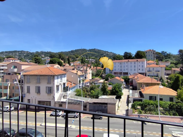 Appartement T3 traversant à Cannes – Vue dégagée, luminosité et potentiel à personnaliser