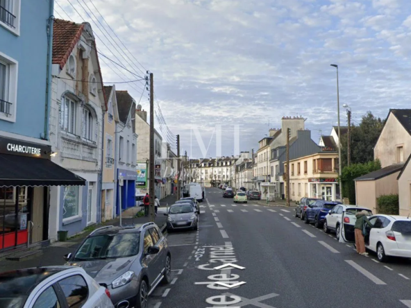 Local commercial à vendre à Lorient - Secteur Ports/Carnel avec vitrine de 71 m²