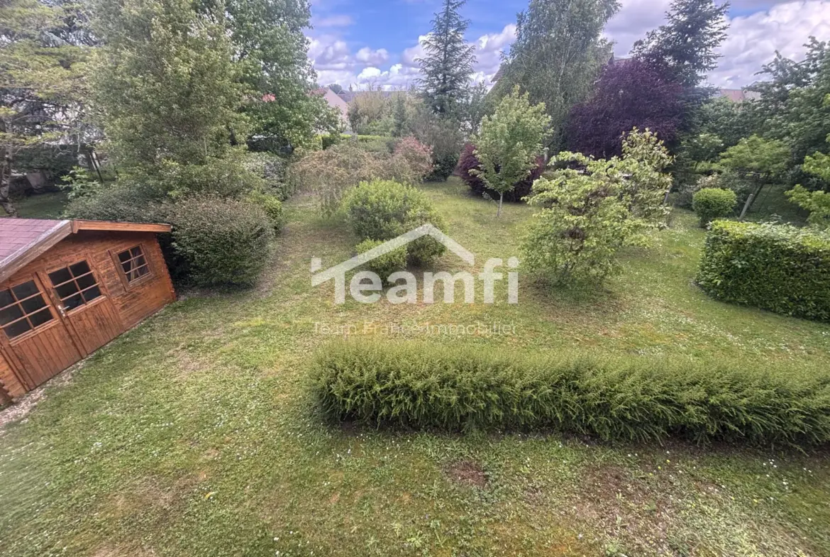Maison T5 avec combles aménagés et sous-sol à Asnières les Bourges 