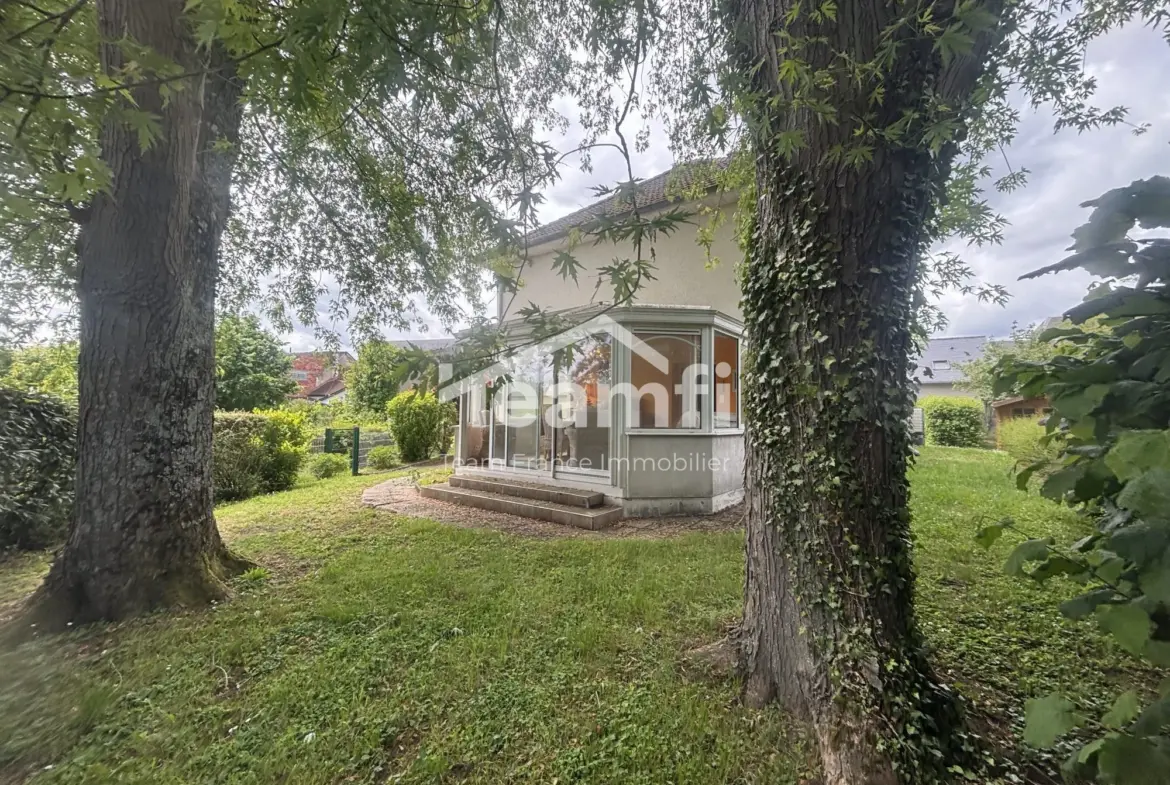 Maison T5 avec combles aménagés et sous-sol à Asnières les Bourges 