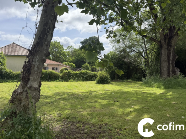Terrain constructible de 698 m² à Labouheyre, proche du centre village
