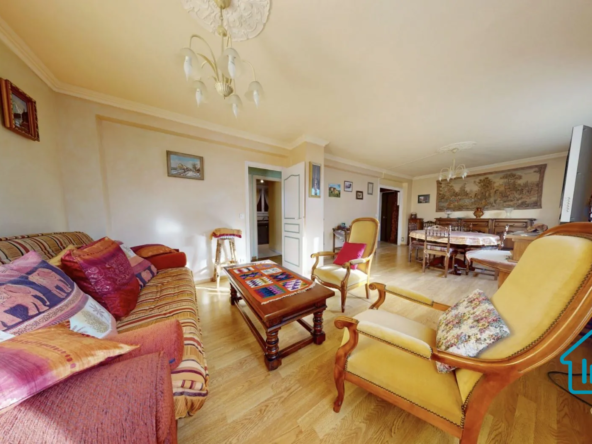 Bel appartement T5 avec cave et stationnement à Les Clayes-sous-Bois